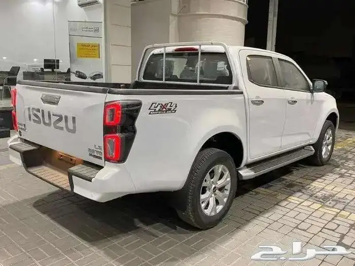 ايسوزو غمارتين فل كامل دبل LS 2023 3.0 8