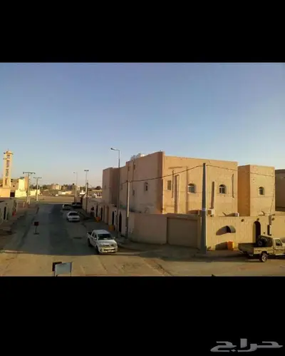 عمارة للبيع بالمذنب 3 شوارع- 1421متر 3