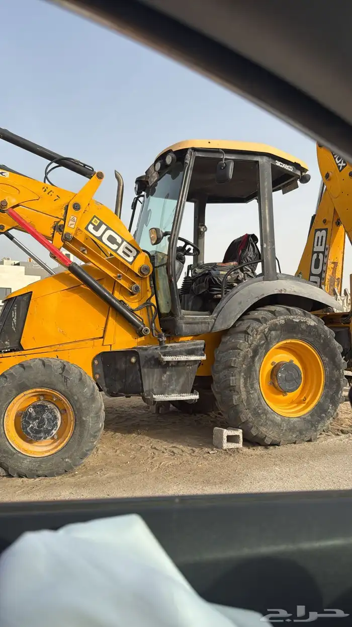 جي سي بي 2015 للإيجار يومي او شهري سائق هندي محترف 1