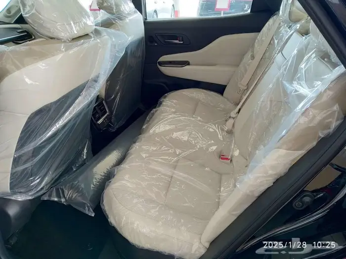 وارد اليحيى كراون بريميوم 2.5 لتر هجين فل رادار جلد 2025 16