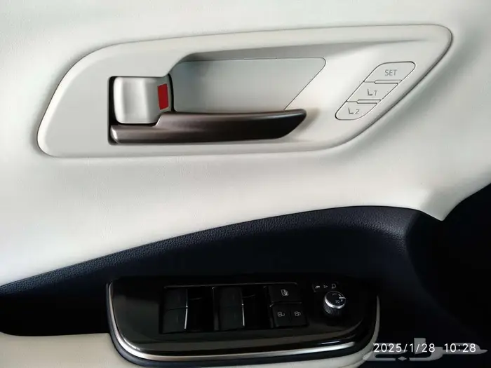 وارد اليحيى كراون بريميوم 2.5 لتر هجين فل رادار جلد 2025 10