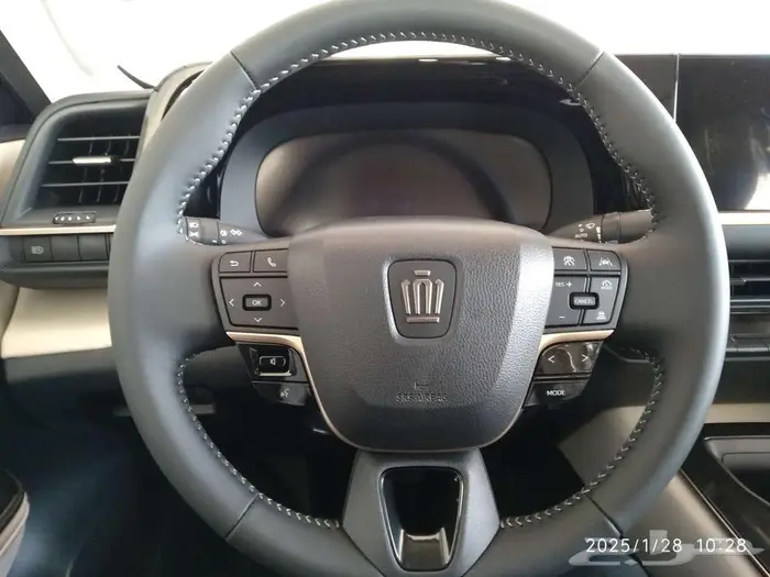 وارد اليحيى كراون بريميوم 2.5 لتر هجين فل رادار جلد 2025 9