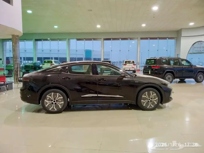 وارد اليحيى كراون بريميوم 2.5 لتر هجين فل رادار جلد 2025 5