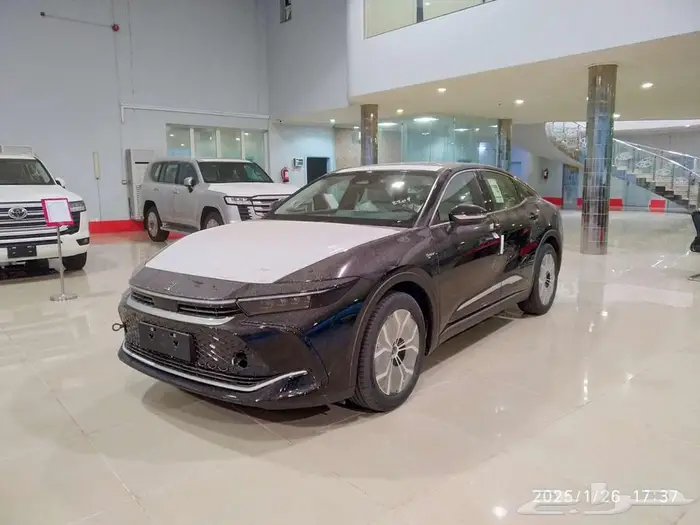 وارد اليحيى كراون بريميوم 2.5 لتر هجين فل رادار جلد 2025 1