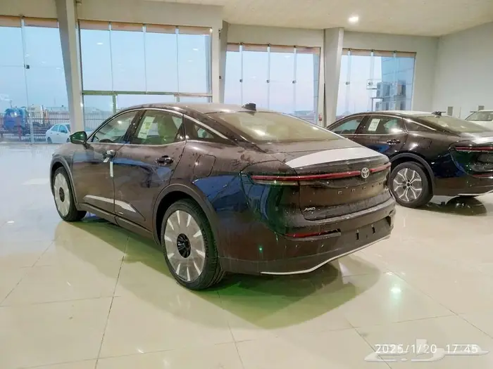 وارد اليحيى كراون ماجيستا 2.4 لتر تيربو هجين فل بانوراما2025 6