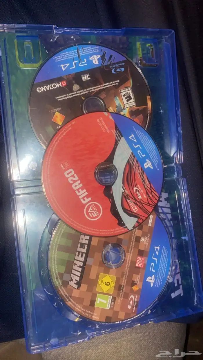 شريط قراند وماين كرافت القديمه وفيفا 20 1