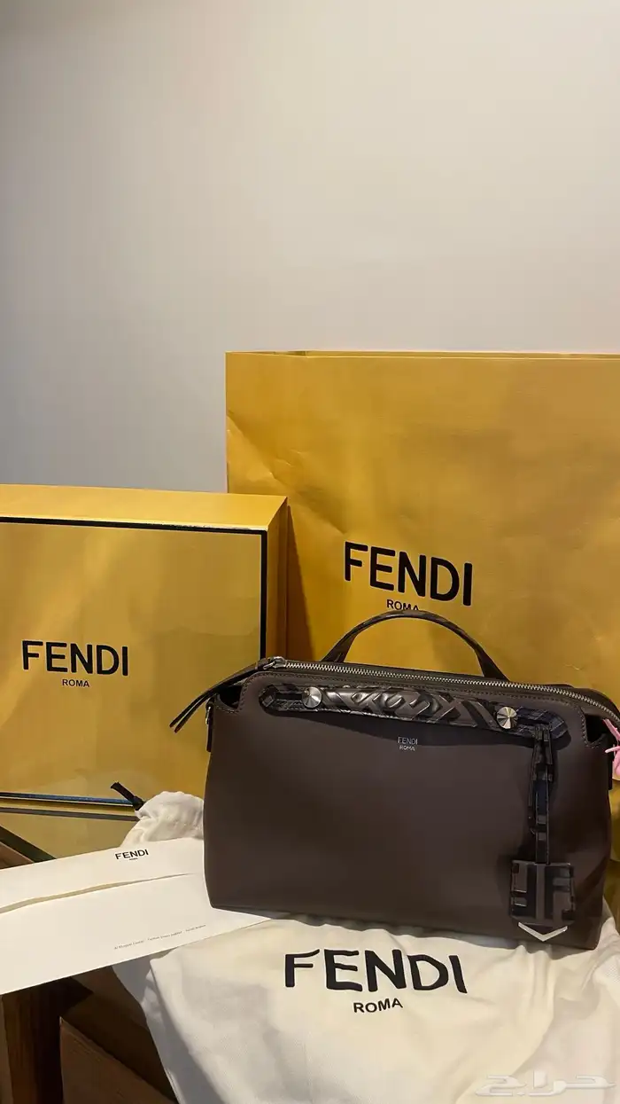 شنطة ماركة فندي اصلية 0