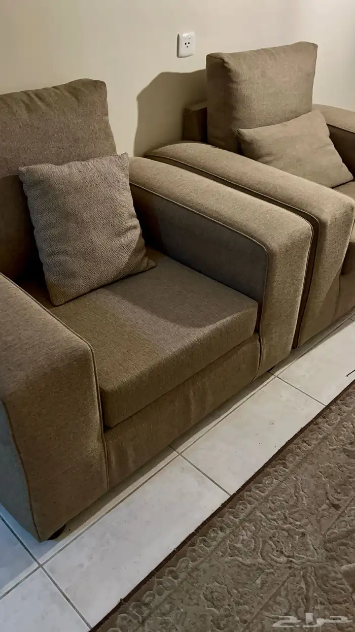 اثاث للبيع بسبب النقل (مكيف - كنب - طاولة) 3