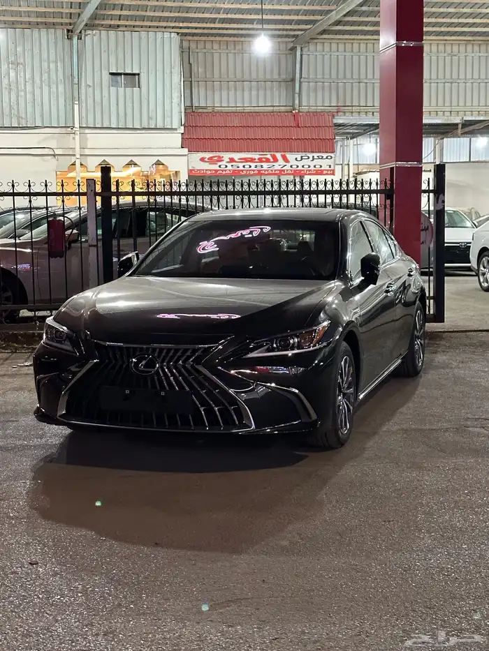 لكزس ES350 2025 تشغيل عن بعد 7