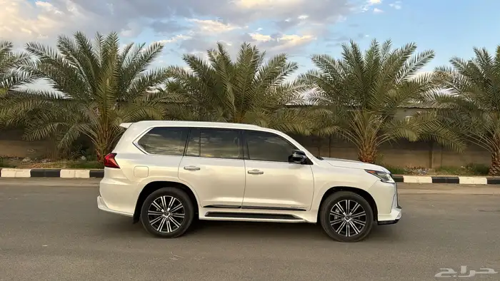 لكزس - LX570 سعودي مخزن 2021 تم للبيع مباع 2