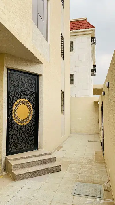 دور ثالث 7 غرف مساحة حول 400 سطح خاص فقط 630 4
