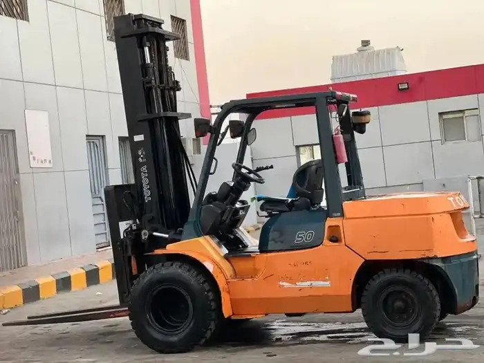 فوركلفت رافعة شوكية للايجار تاجير رافعات شوكية يومي شهري 12