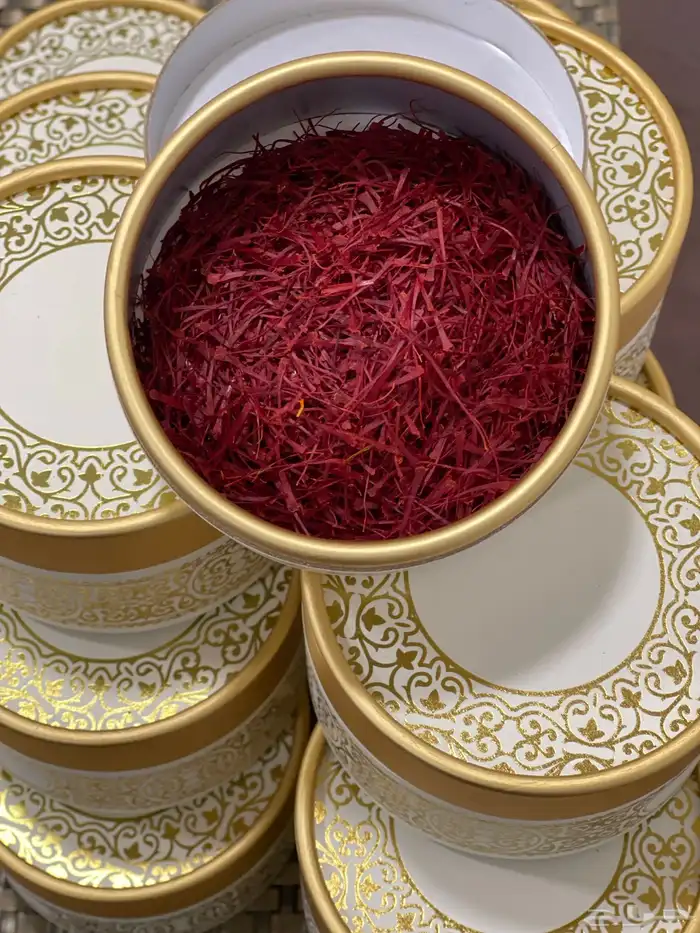 هدايا عود وزعفران 1