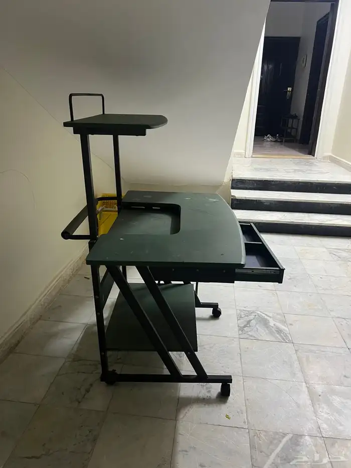 طاولة كمبيوتر مكتبي 1