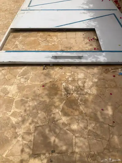 باب استراحة حديد سحاب شبه جديد 4 2 في جو المزاحمية 1