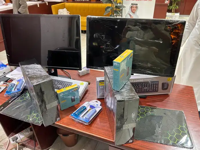 عرض جهاز كمبيوتر مع طابعة 2 في 1 11