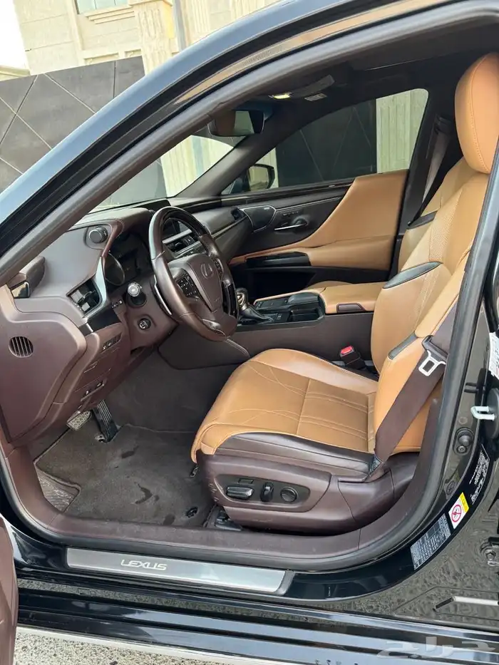 لكزس ES350 بلاتينيوم خليجي موديل 2020 بدبي 5