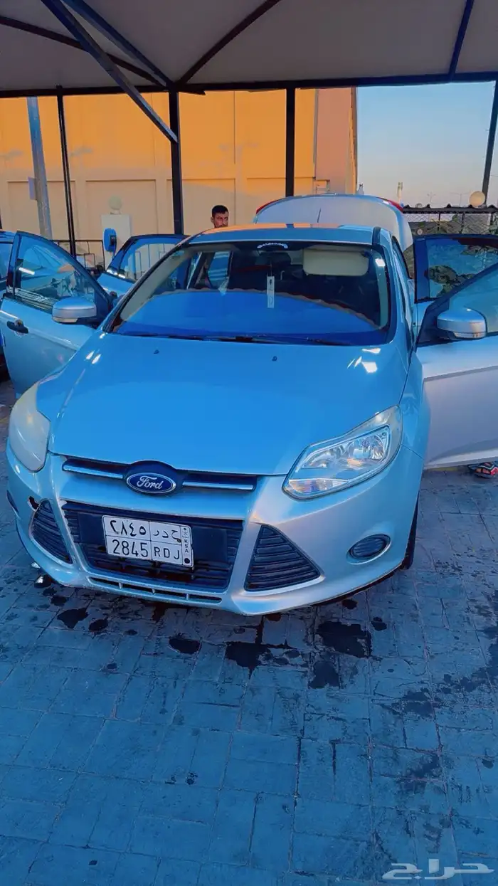 للبيع سيارة فورد 9