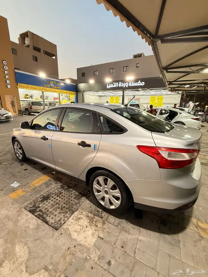 للبيع سيارة فورد 12