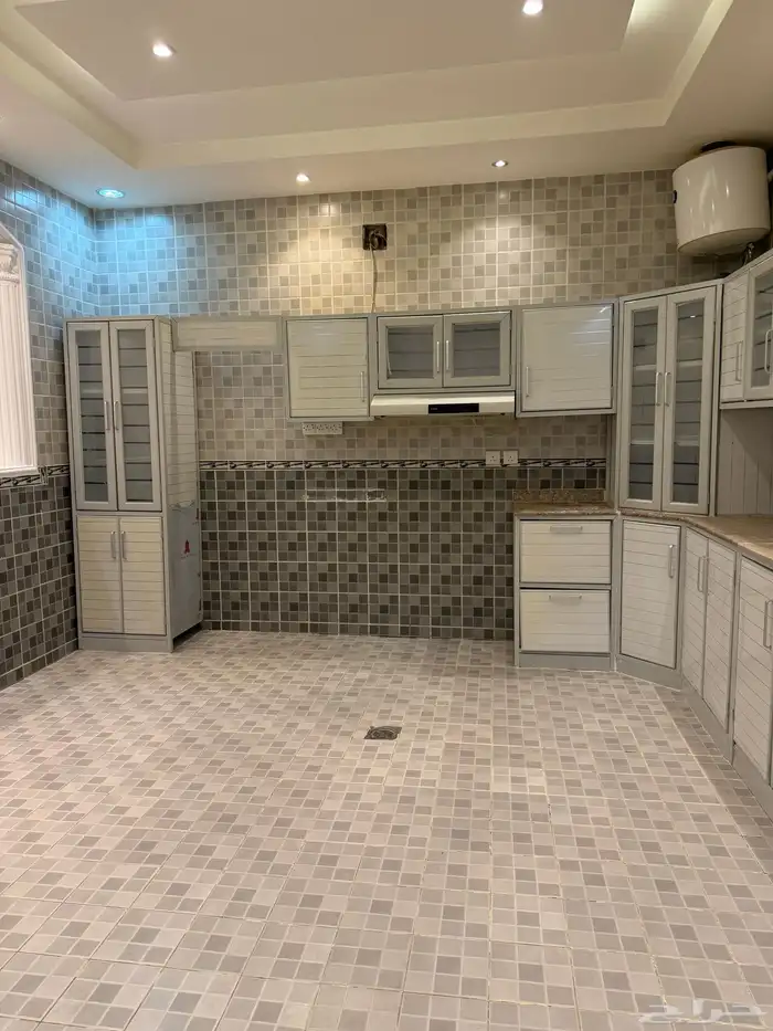 شقة ثلاث غرف وصاله ومطبخ في العارض. Three-room apartment 7