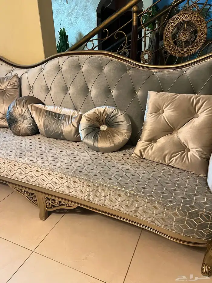 كنب كلاسيكي للبيع 1