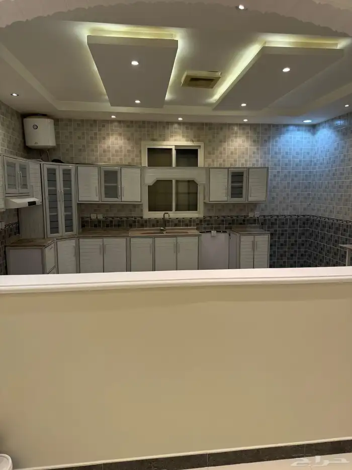 شقة ثلاث غرف وصاله ومطبخ في العارض. Three-room apartment 8