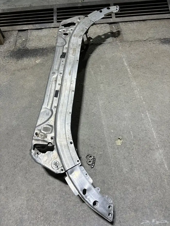مرسيدس c200 جنوط شبوك رفرف صدام دفيوزر صدام خلفي قطع مصدومه 3