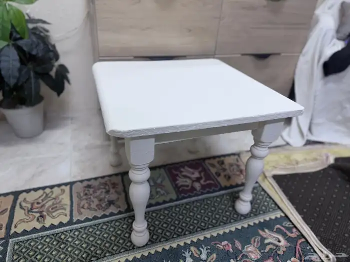 طاوله بيضاء 4