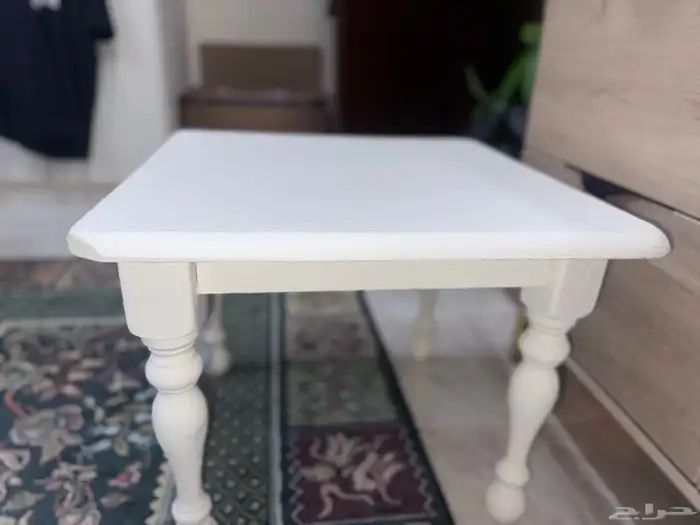 طاوله بيضاء 0