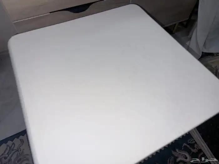 طاوله بيضاء 3