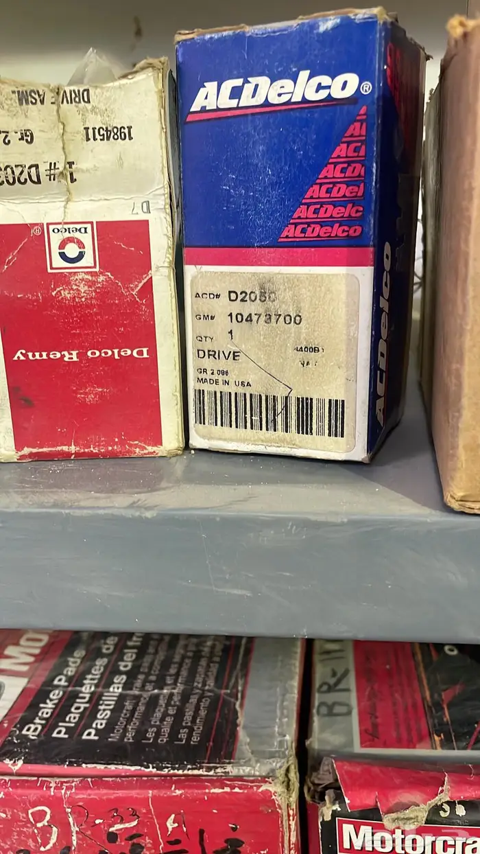 قطع غيار جمس وكابرس والأغلب اصلي التواصل واتس 90