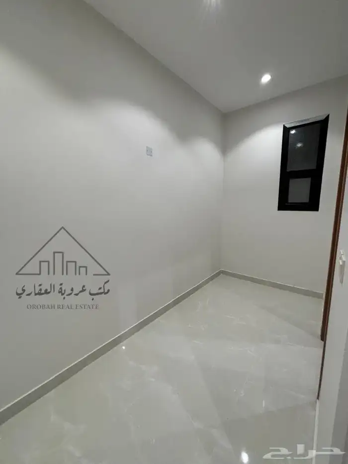 للبيع شقه دور ثاني مع سطح كامل حي الشفا تبوك مساحه 255 متر 15