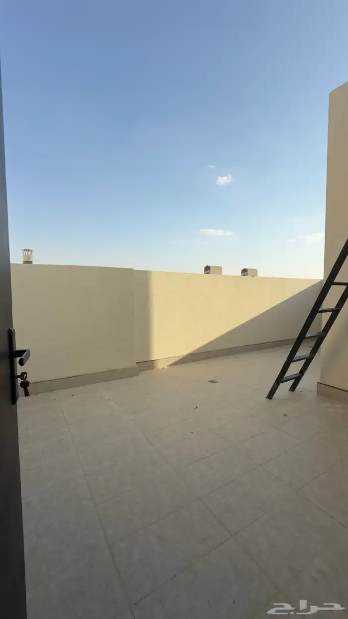 دور علوي للبيع حي الدريهميه 17