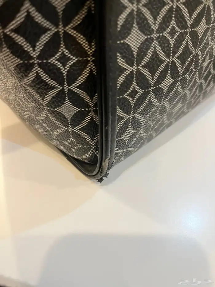 شنطة ماركةFossil اصلي مستعمل به عيوب بسيطه 2