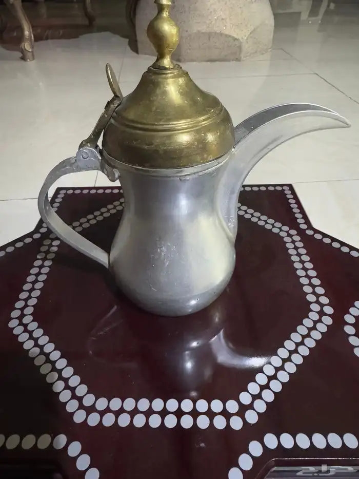 للبيع دلتين كلهم نحاس واحده الغطاء نحاس اصفر والأخرى ابيض 20