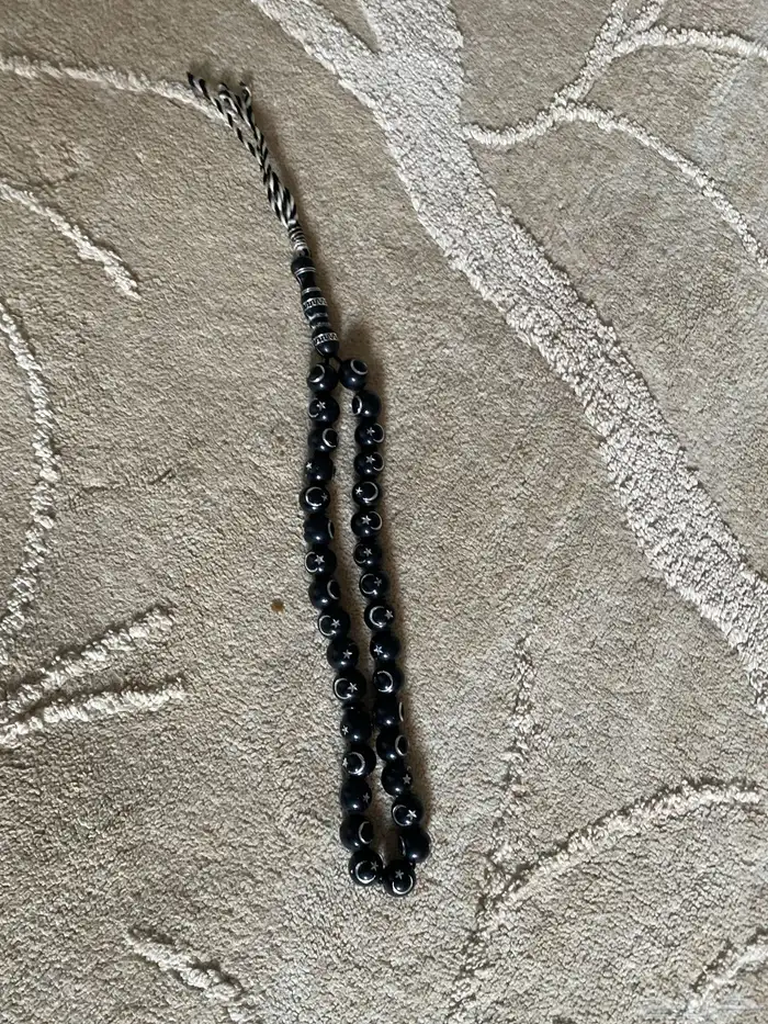 مسبحة سوداء 0