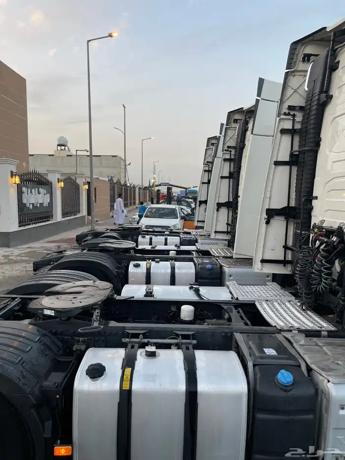 مجموعة شاحنات فولفو 2021 حجم FH 460 بطايق جدة 3