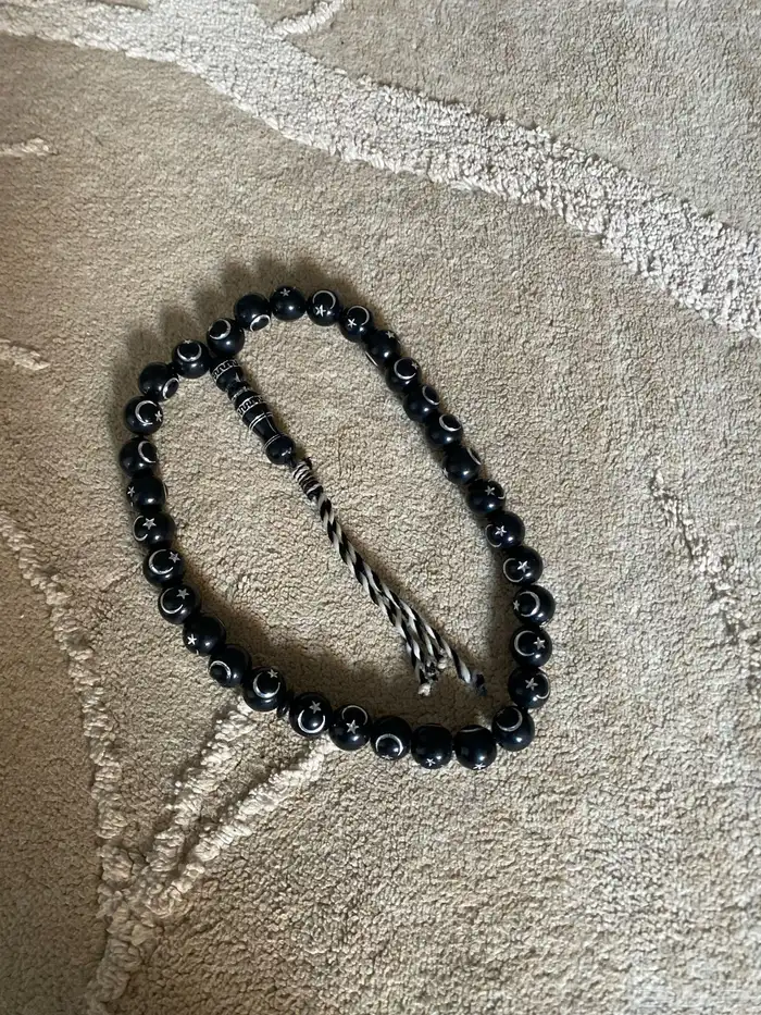 مسبحة سوداء 2