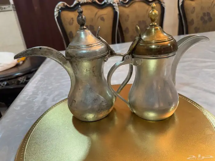 للبيع دلتين كلهم نحاس واحده الغطاء نحاس اصفر والأخرى ابيض 2
