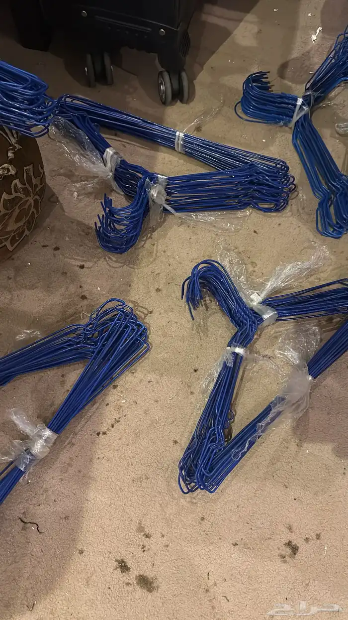 علاقات ملابس للبيع 0