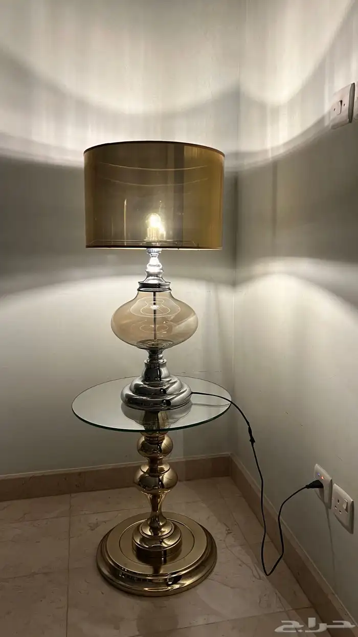 ابجورة ذهبيه وطاوله ذهبيه 0