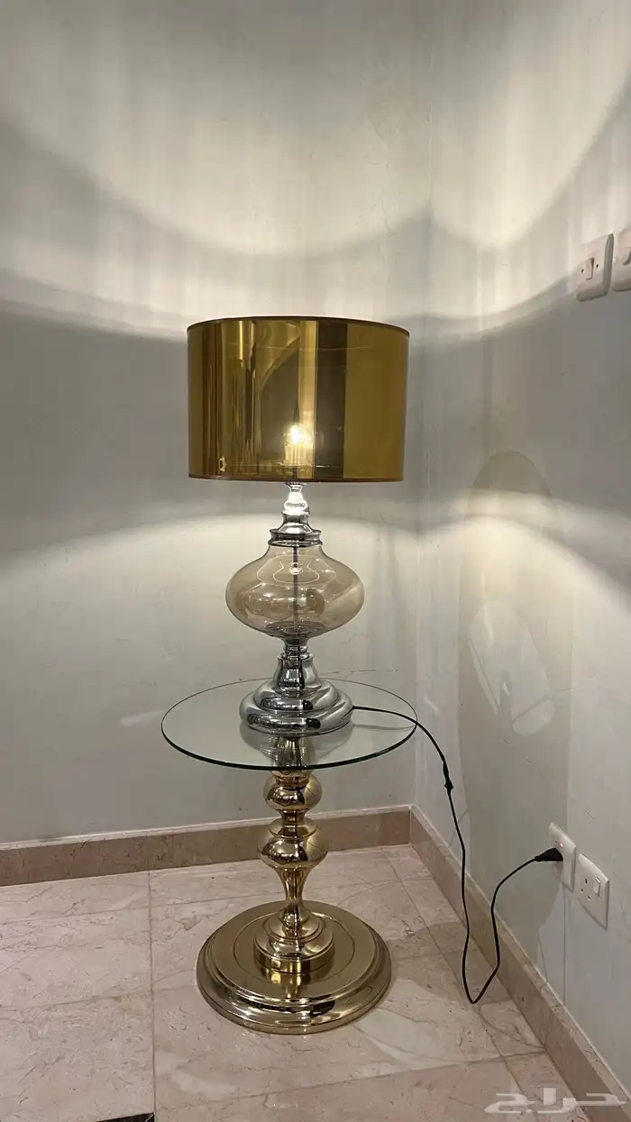 ابجورة ذهبيه وطاوله ذهبيه 3