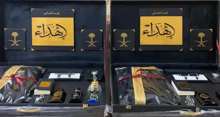 هدية العيد بشوت سيوف دروع اطقم هدايا سيف بشت 9