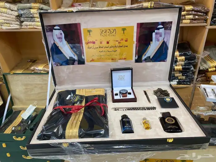 هدية العيد بشوت سيوف دروع اطقم هدايا سيف بشت 6