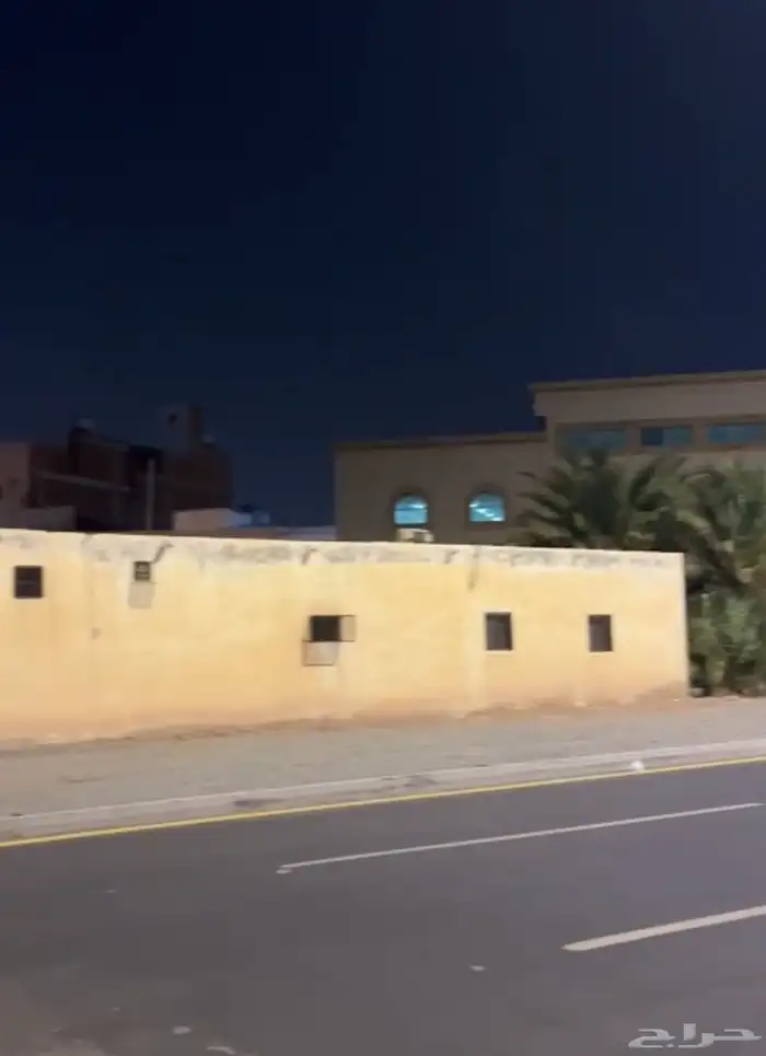 عقار تجاري للبيع موقع مميز 0