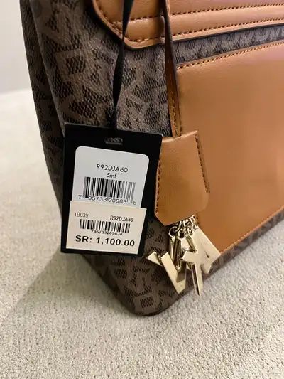 شنطة نسائيه DKNY 1