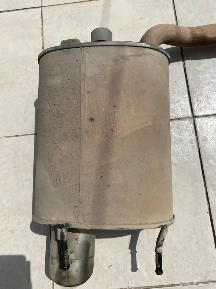دبات مع مخارج لكزس is300 1