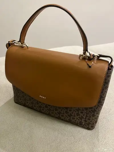 شنطة نسائيه DKNY 3