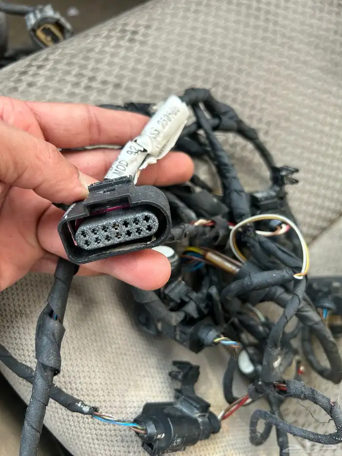 قطع كابرس من14 الى 16 علبة فيوزات وظفاير ورمانة قير وكمبيوتر 4