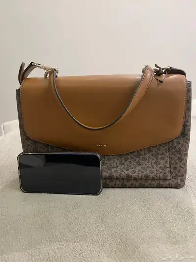 شنطة نسائيه DKNY 0